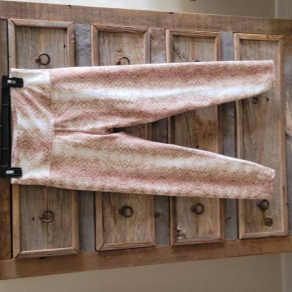 Jessica Simpson snake skin leggings size Small. Wide waste band, soft spandex. - Picture 2 of 5